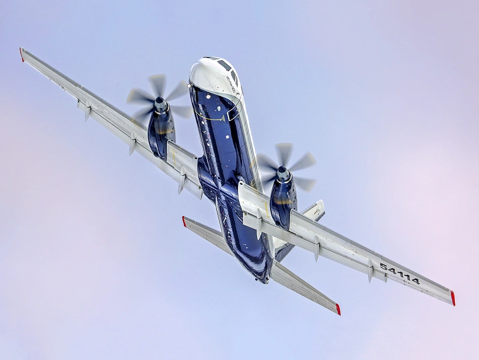 Региональный турбовинтовой самолёт Ил‑114‑300 подходит к завершению сертификации и призван заменить устаревшие Ан‑24 и Як‑40 на местных линиях в Сибири и на Дальнем Востоке. Затянувшийся запуск программы уже вынудил регионы искать временные решения, в том числе за рубежом.