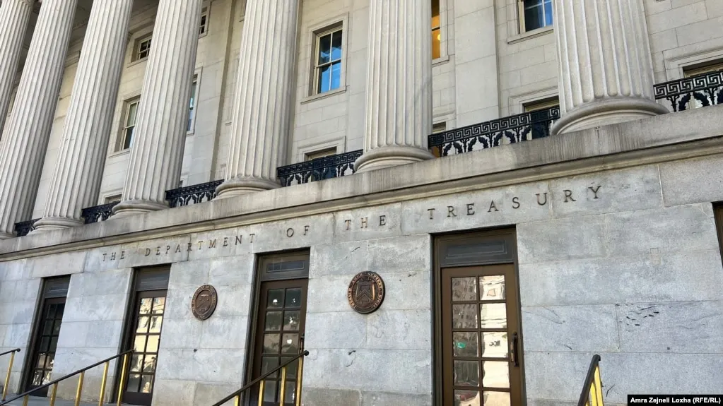 Министерство финансов США объявило о новом пакете санкций против физических и юридических лиц из Ирана, Турции и ОАЭ, которых Вашингтон обвиняет в помощи Тегерану в закупке вооружений и пополнении запасов ракет и беспилотников.