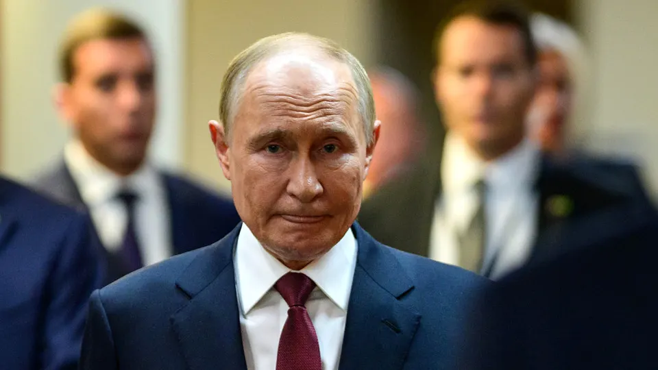 Социологи фиксируют седьмую неделю подряд падение одобрения деятельности президента: показатель опустился до 65,6%, что стало минимумом с 2018 года на фоне усиления блокировок в интернете и экономической стагнации.