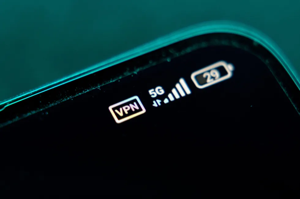 Крупное объединение российских разработчиков программного обеспечения направило в правительство обращение с просьбой ослабить блокировки, признать текущие методы неудачными и создать совместный орган с участием ИТ‑сообщества для выработки новой политики в сфере интернет-ограничений и VPN.