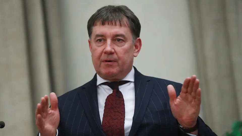 Мосгорсуд оставил в силе решение о национализации сети отелей и десятков объектов недвижимости бывшего председателя Совета судей России Виктора Момотова, которого Генпрокуратура связала с криминальными авторитетами, уклонением от налогов и использованием судебной власти для защиты коррупционных доходов.