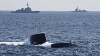 Правительство Японии кардинально смягчило политику в области экспорта вооружений, открыв путь к поставкам ракет, кораблей, подлодок и самолетов за рубеж. Поставки в зоны боевых действий формально ограничены, но в исключительных случаях, из соображений национальной безопасности, под новые правила может подпасть и Украина.