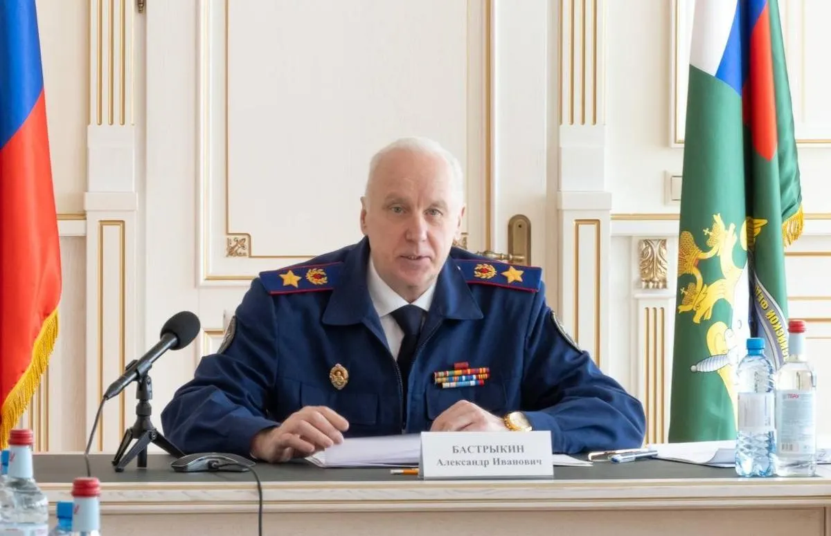 Председатель Следственного комитета Александр Бастрыкин поручил проверить детские книги писателя Григория Остера, включая «Вредные советы», которые на заседании совета при СК сочли спорными с педагогической точки зрения.