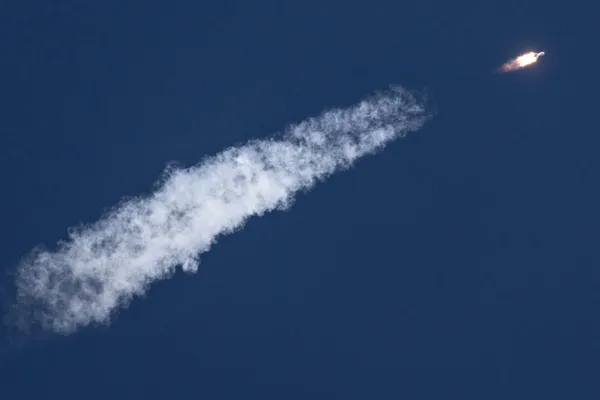 30 апреля с космодрома Байконур прошёл первый пуск одноразовой двухступенчатой ракеты‑носителя «Союз‑5». В Роскосмосе сообщили о штатной отработке первых двух ступеней и выводе макета на расчётную суборбитальную траекторию.