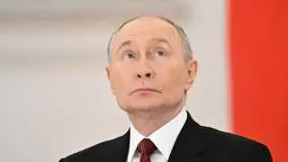 Владимир Путин сравнил нынешнюю ситуацию с Великой Отечественной войной, заявив, что вся страна должна работать на фронт, и пообещал продолжать создание «зоны безопасности» у границы с Украиной, добиваясь заявленных целей СВО и готовя общество к новой мобилизации.