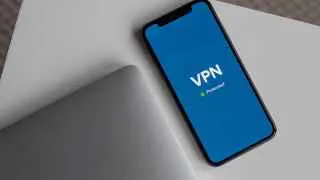 Участники рынка VPN ожидают скорого запрета оплаты таких сервисов с российских банковских карт и усиления зачистки их серверов в России из‑за готовящихся изменений в законодательстве.