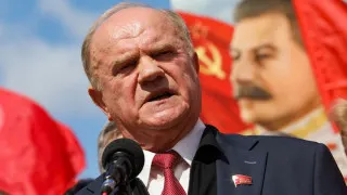 Лидер КПРФ Геннадий Зюганов заявил в Госдуме, что при дальнейшем обвале экономики Россию может ожидать ситуация, схожая с 1917 годом, и отметил, что блогер Виктория Боня подняла те же вопросы, которые коммунисты безуспешно поднимают перед Кремлем.