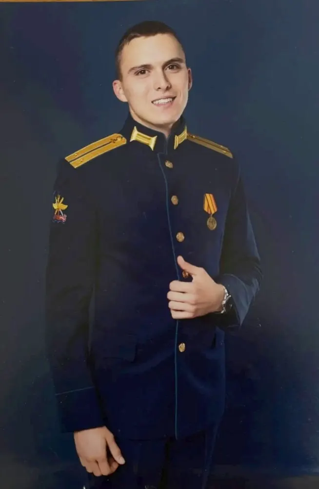 Максим Русанов (Базарно-Карабулакский район), Денис Газизов (Ровенский район) и Владик Гиззатов (Марксовский район) погибли в ходе СВО, сообщили районные администрации.