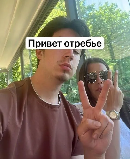 Утром после вечеринки с друзьями Корнилова обнаружили спящим за столом в ресторане «Парк культуры» на Верхне-Волжской; позже знакомые помогли посадить его в машину.