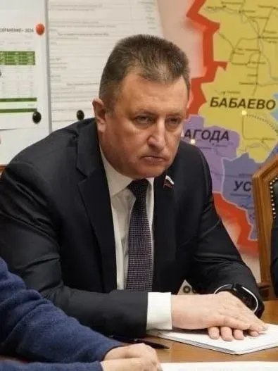 Инициатива сенатора Евгения Богомазова предлагает разрешить муниципальным властям повышать тарифы на содержание и ремонт многоквартирных домов; жильцы смогут голосовать только за увеличение, снижение станет невозможным.
