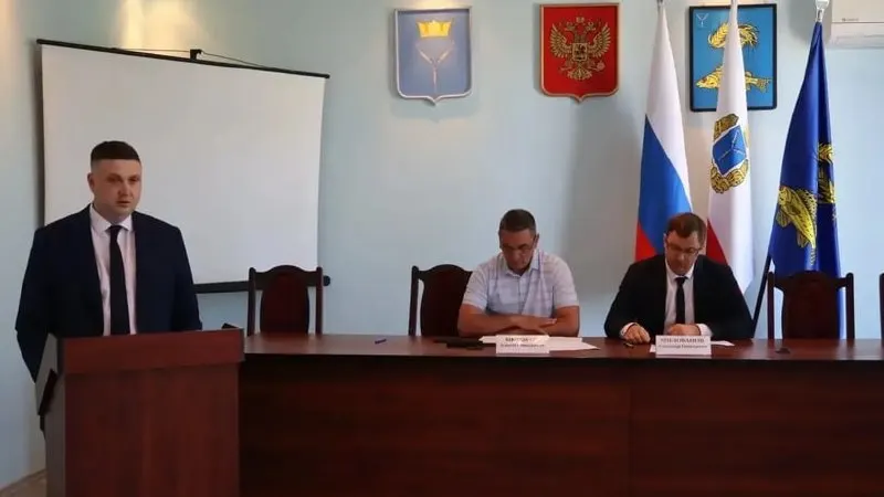 Депутаты Собрания Ершовского района 18 мая единогласно выбрали Андрея Шубина на пост главы района, сообщили в региональном министерстве.