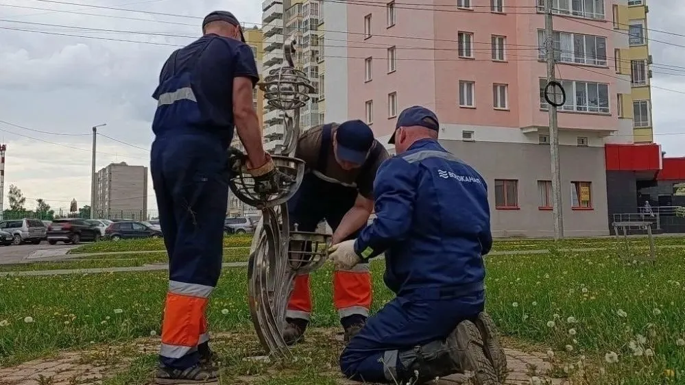 Шесть питьевых фонтанчиков смонтируют и подготовят к работе до 1 июня. Устройства появятся в парках и скверах Кирова.