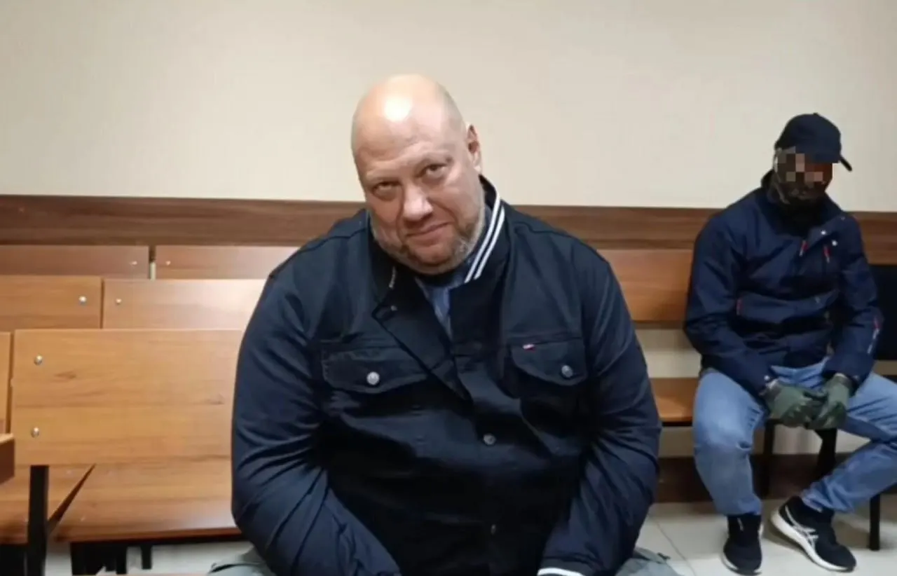 Суд взыскал более 264 млн рублей прибыли и обратил в доход государства имущество и земельные участки. Прокуратура считает, что в 2022–2025 годах экс-чиновник через доверенных лиц контролировал коммерческие структуры, а родственники приобрели недвижимость на 60 млн.