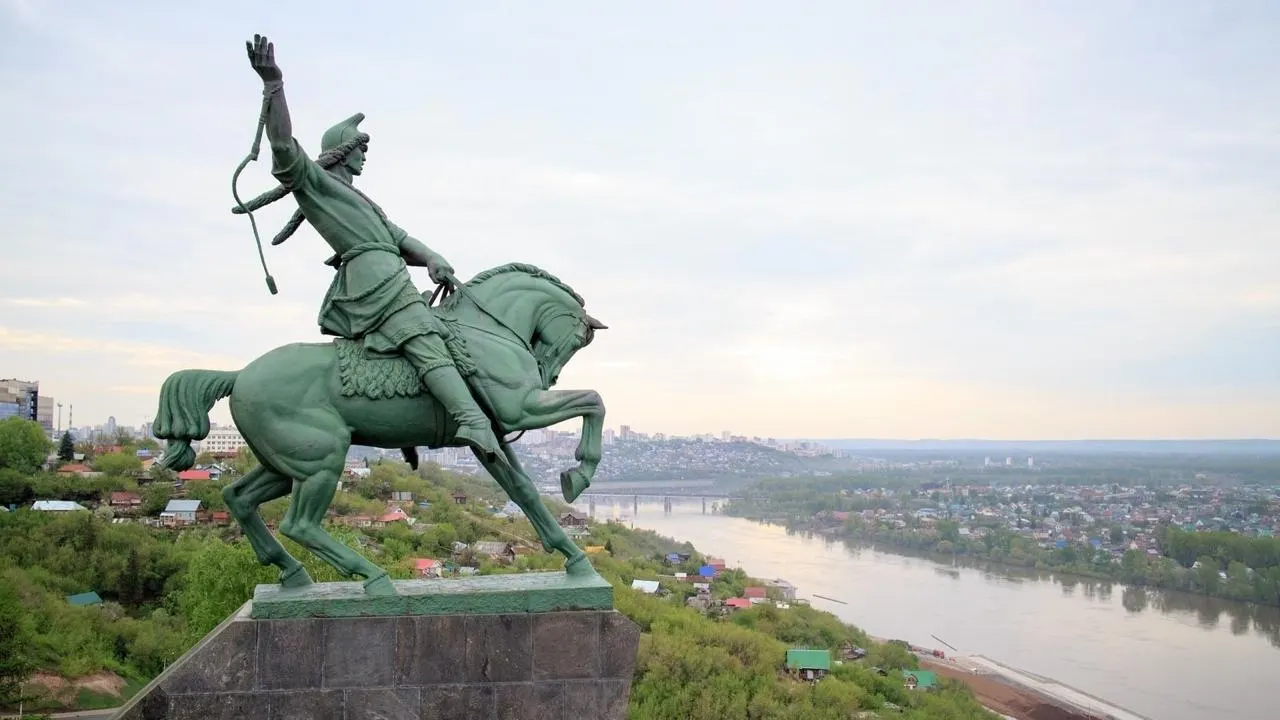 Городские власти планируют передать оригинал в музей и установить на постамент бронзовую копию к 2027 году. Национальные активисты опасаются политических и кадровых рисков реставрации.