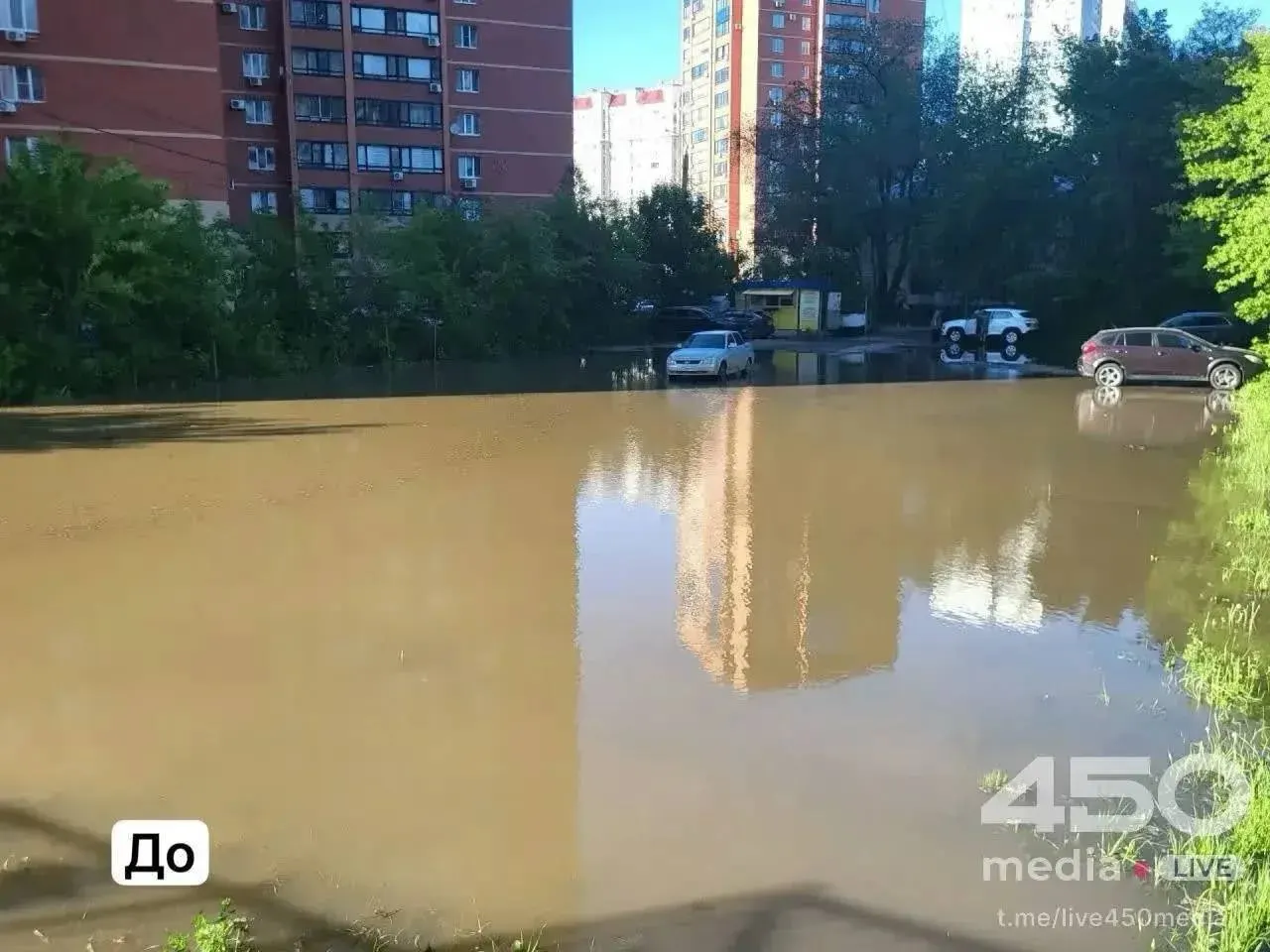 На парковке в Самаре из-за утечки в колодце скопилась вода. В аварийной службе сообщили, что задвижку отрегулировали и вода начала убывать.