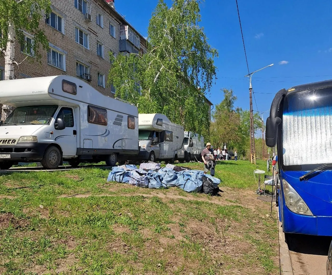 С 18:40 до 21:45 поэтапно перекроют несколько улиц в центре Тольятти. Временно изменят маршруты автобусов № 9, 22е, 40, 46, 68, 84, 124, 126 и 127; троллейбусы могут опаздывать. Съёмки в городе продолжатся около месяца.
