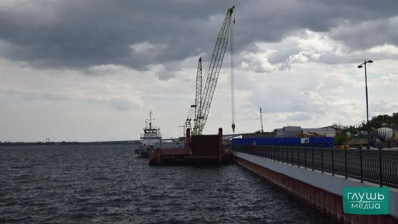 Участок от моста Саратов–Энгельс до пляжа в Затоне увеличит длину набережной до восьми километров; там появятся скейт‑парк, спортивные и детские площадки.