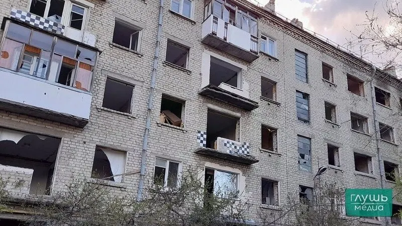 В Энгельсе подрядчик разобрал 13 расселённых домов по улице Тургенева; экономия по итогам аукциона позволит снести ещё два здания. На работы из регионального бюджета выделили 12 млн рублей, сообщил глава района.