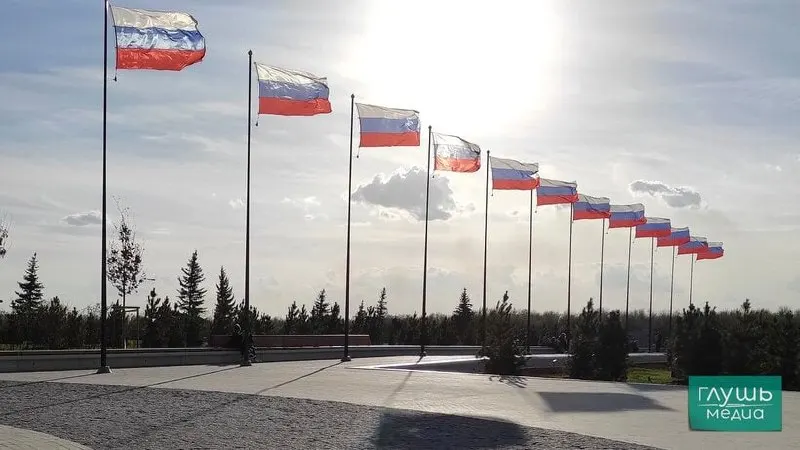 Управление ЗАГС Саратовской области предложило проводить торжественные росписи в Парке покорителей космоса — месте приземления Юрия Гагарина. Для молодожёнов доступны даты летом и осенью.