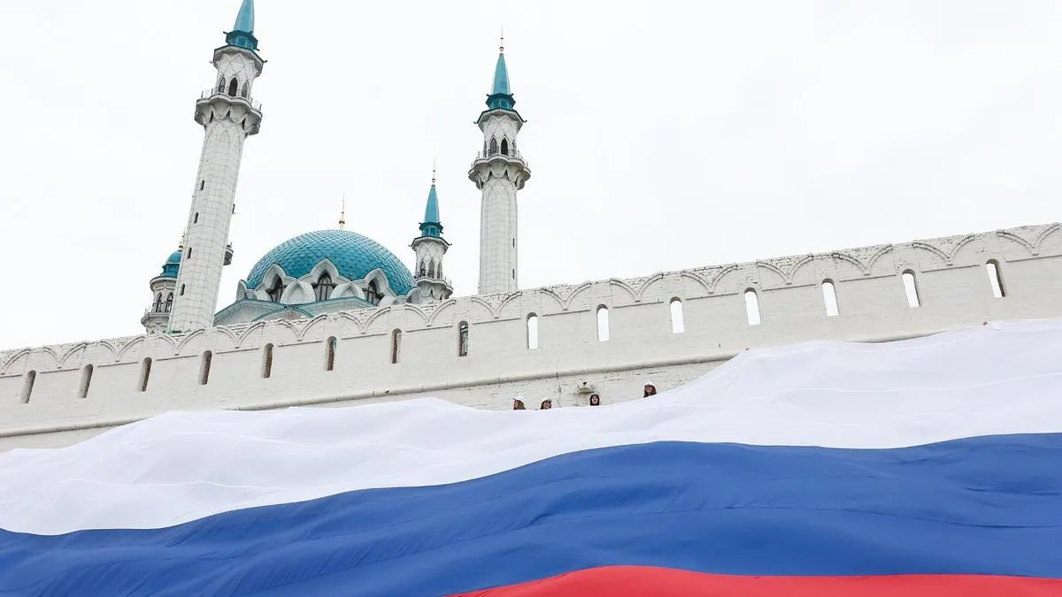 Парламент рассматривает во втором чтении поправки в КоАП, вводящие новые составы «преступлений против интересов РФ» в отношении россиян, покинувших страну после 2022 года. Законопроект также предусматривает меры в отношении имущества таких граждан.