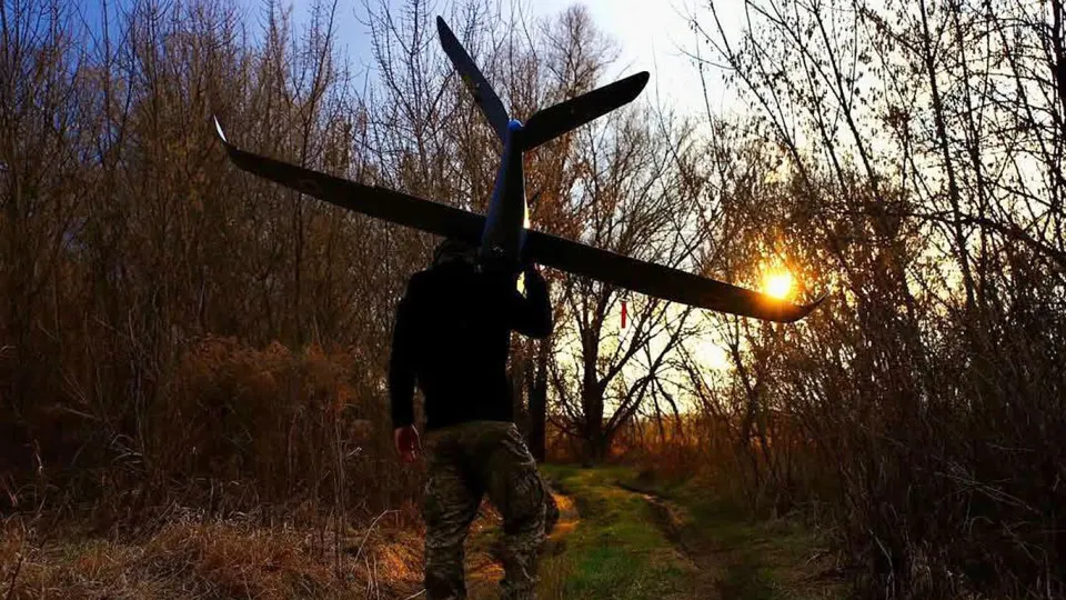 Усиление производства беспилотников и совершенствование тактик позволили Украине значительно увеличить число ударов по российским средствам ПВО и объектам инфраструктуры, включая предприятия в Приволжском федеральном округе. Эксперты предупреждают о рисках для снабжения фронта и защиты тыла.