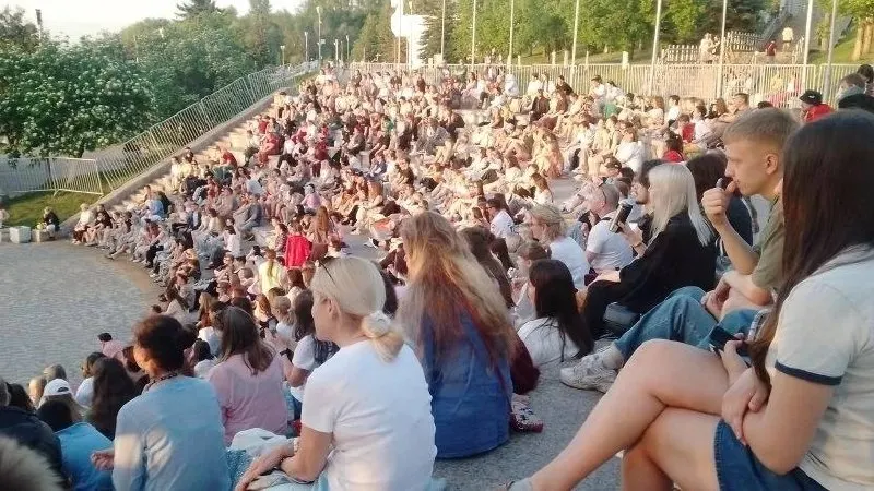 Показы в летнем кинотеатре «Филин» с 20 по 24 мая: подборка фильмов для разных возрастов — от мультфильмов до драм и блокбастеров.