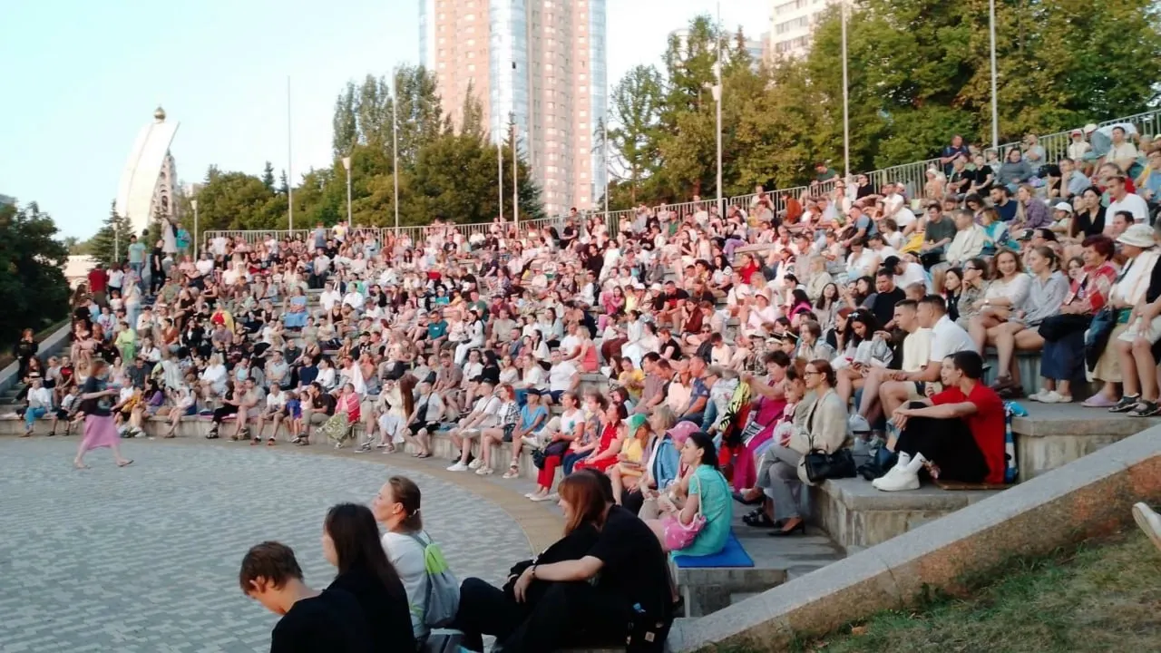 Анонс бесплатных показов и концерта муниципального духового оркестра в кинотеатре «Филин» с 14 по 17 мая. В программе — фильмы разных лет и мультфильмы. Возможны изменения.
