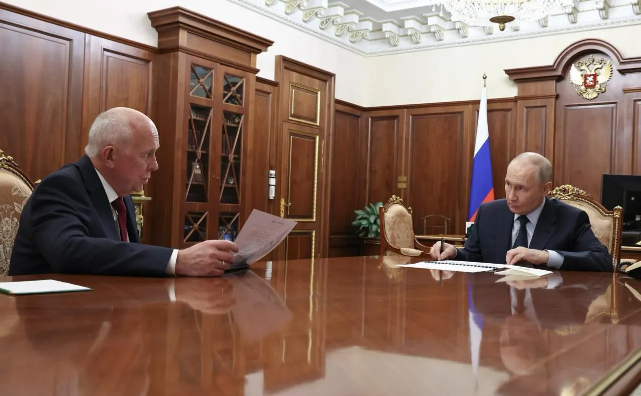 Глава «Ростеха» Сергей Чемезов доложил президенту, что серийный запуск МС‑21 и Суперджета‑100 откладывается до следующего года; в 2024 году ожидается сертификат только на Ил‑114‑300.