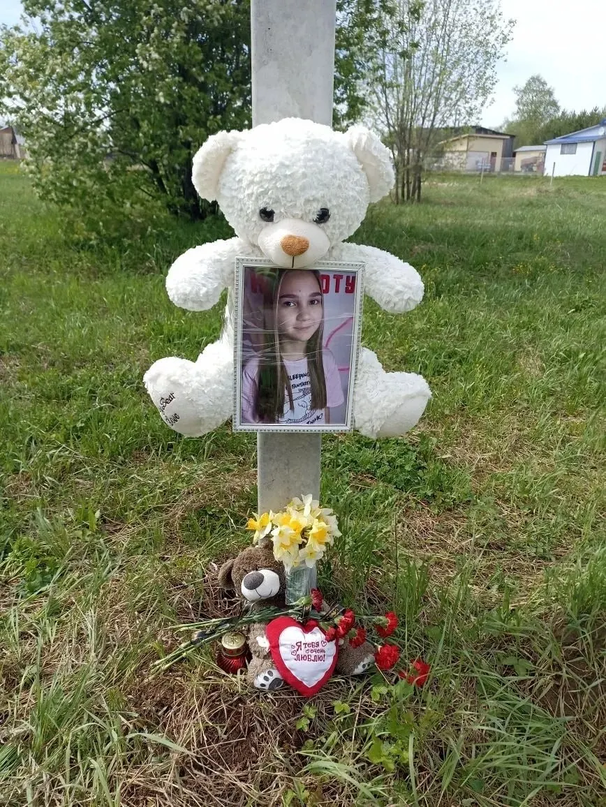Десятимайская авария в деревне Тауш: водитель под подпиской о невыезде, следствие провело эксперимент и считает, что девочка переходила дорогу по правилам. Семья требует мер безопасности на опасном участке.