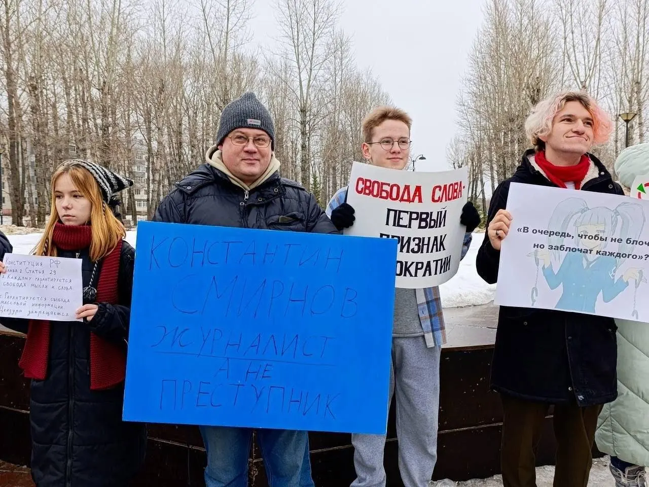 Конституционный суд РФ отклонил жалобу Руслана Зинатуллина, которого оштрафовали на 250 тыс. рублей после пикета в защиту рязанского журналиста и депутата. Суд пояснил, что не пересматривает решения судов общей юрисдикции.