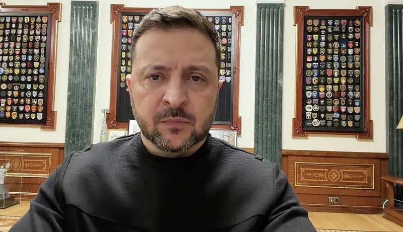 Президент Украины заявил, что разведка, в том числе американские и европейские партнёры, получила сведения о подготовке Россией комбинированного удара с применением «Орешника». Граждан призвали соблюдать сигналы тревоги и пользоваться укрытиями.