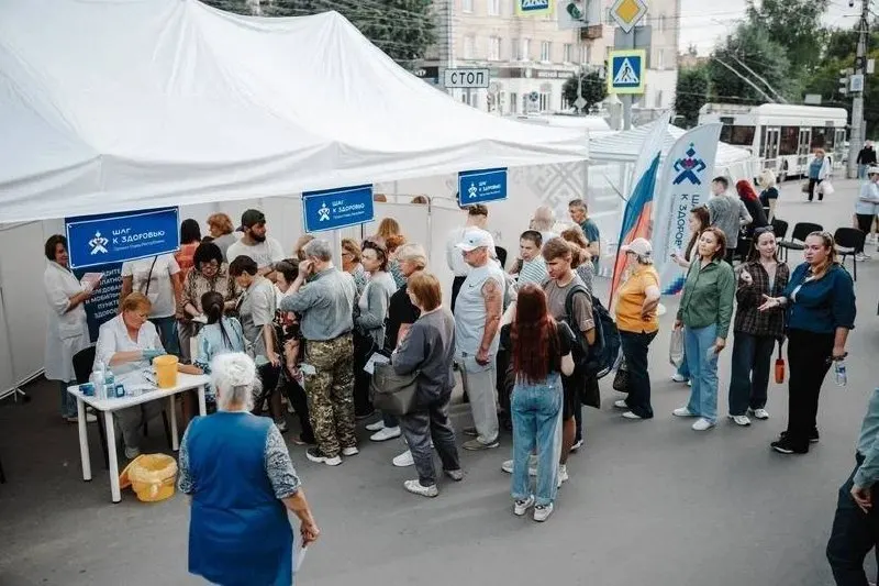 В Чувашии вновь запустили проект «Шаг к здоровью» с отсылками на поддержку «Единой России» и встречи с депутатом. Врачей выдергивают с приёмов для уличных акций, многие остаются без обещанной оплаты, а акция превращается в инструмент политической коммуникации.