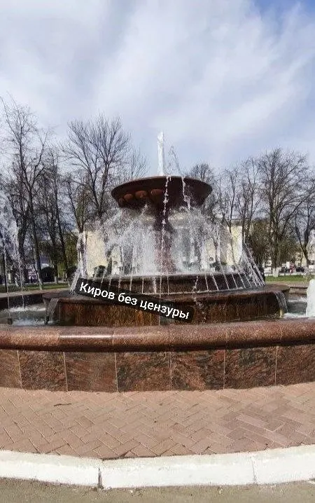 Фонтан на Театральной площади снова заработал — в материале есть фотография с места.