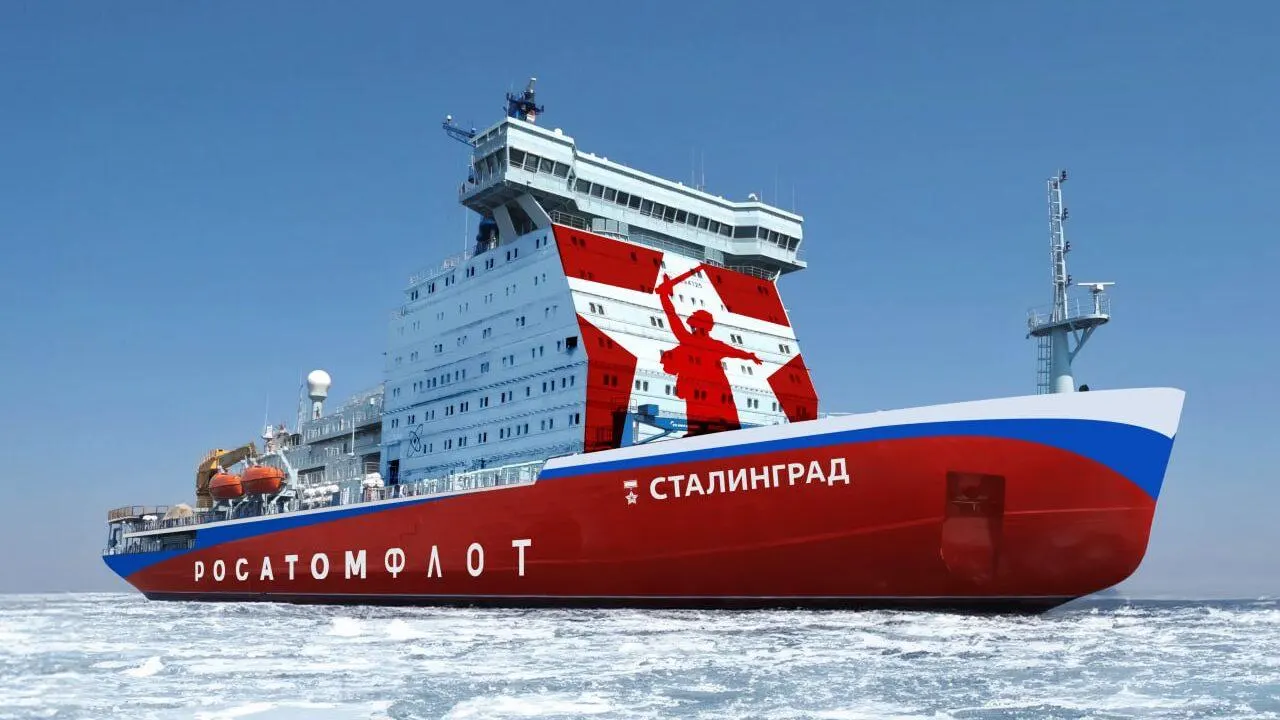 Рассматриваются варианты — портовый сбор на экспортные грузы или надбавка до $2,75 за тонну на Северном морском пути в 2027–2035 годах. Это может покрыть часть затрат на ледоколы «Ленинград» и «Сталинград», но грузоотправители уже выражают недовольство.