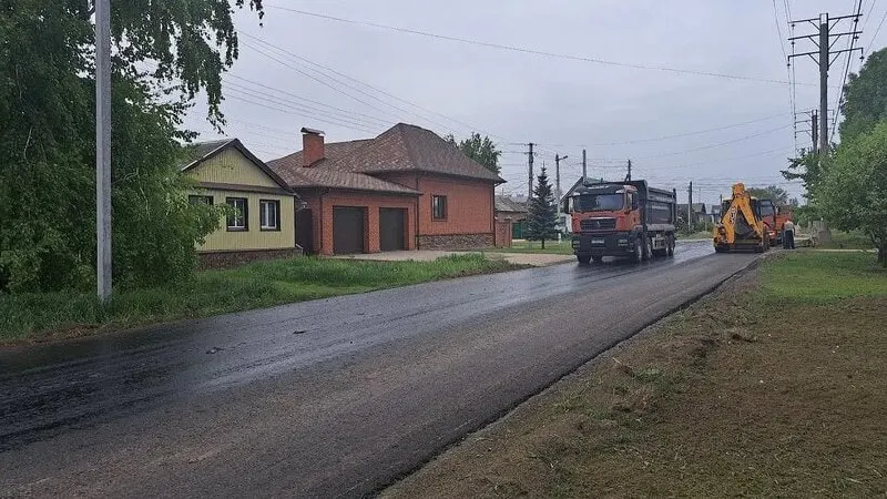 Дополнительные 180 млн рублей выделены на ремонт магистралей в Балаковском, Марксовском, Балашовском и Пугачевском районах; приоритет — аварийные участки и предложения жителей.