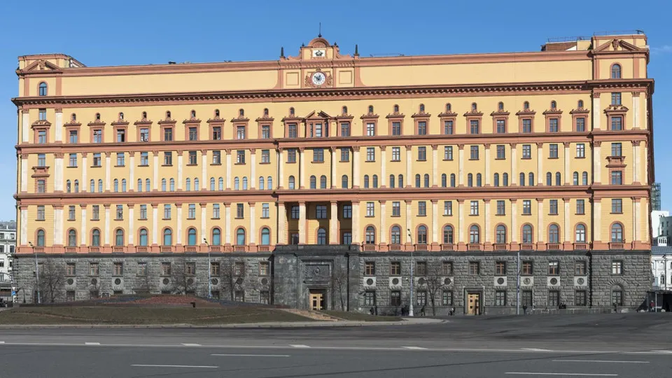 Руководитель Пограничной службы ФСБ заявил, что Финляндия и Эстония нарушают договорённости о госсгранице, ограничивают пересечение пунктов пропуска и создают условия для обострения на западных рубежах России; Москва готовится к разным сценариям.