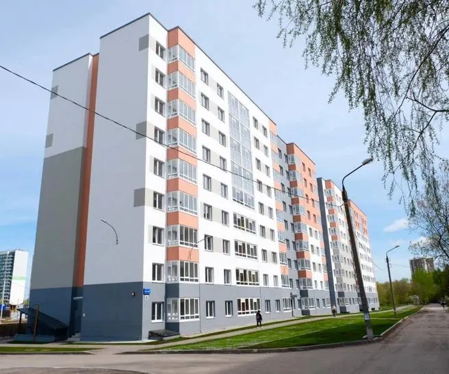 С января по май 2026 года в Пермском крае из аварийного фонда переехали 1 195 человек — расселено около 20 тыс. кв. м. Региональная программа рассчитана до 2031 года, первый этап получил федеральное софинансирование.