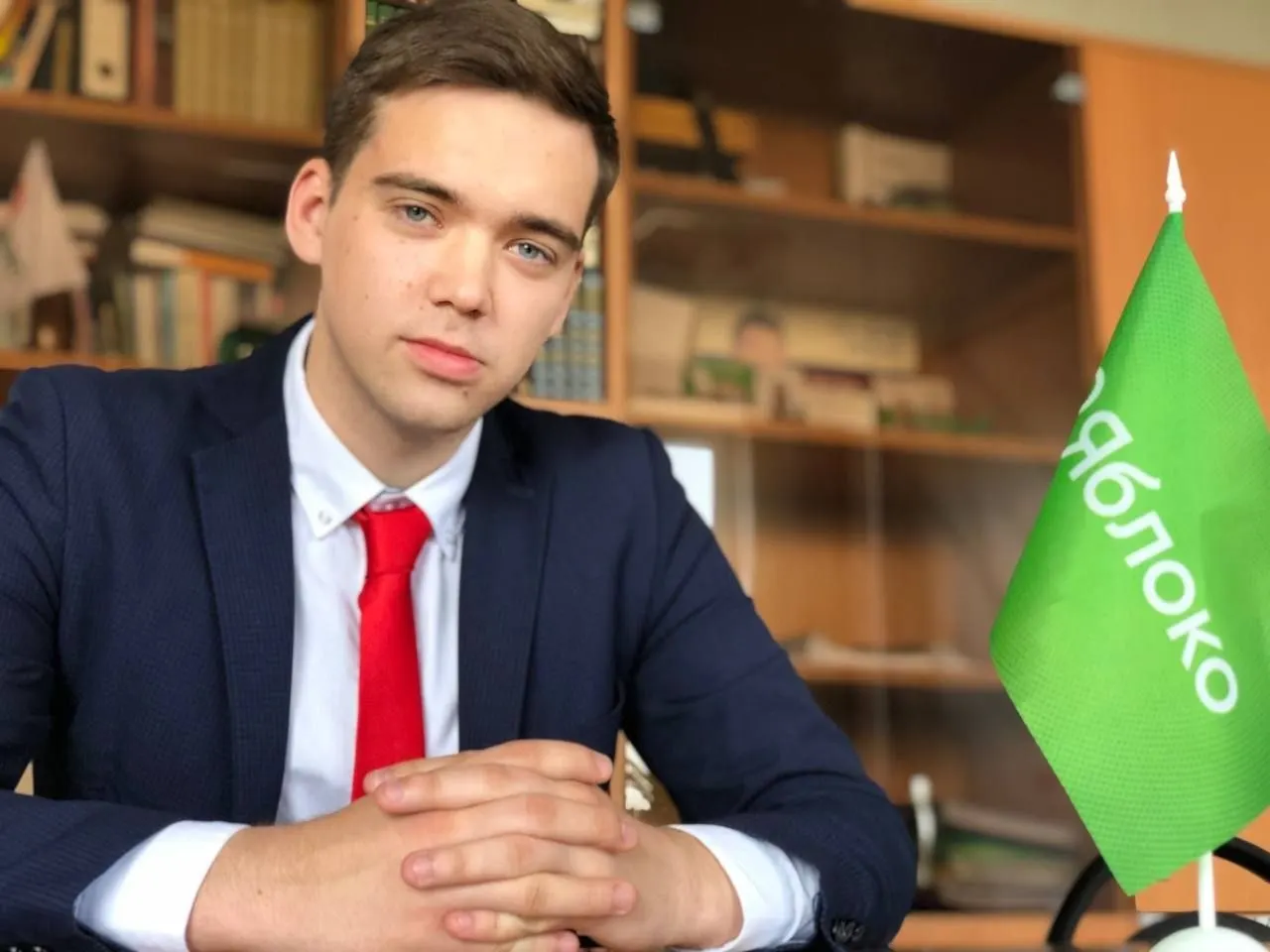 Зампред саратовского отделения «Яблока» Кирилл Румянцев раскритиковал высказывания Григория Явлинского о избирателях, методах работы с электоратом и заявлении об отказе от борьбы за места в Госдуме, назвав такие подходы ошибочными и спорными.