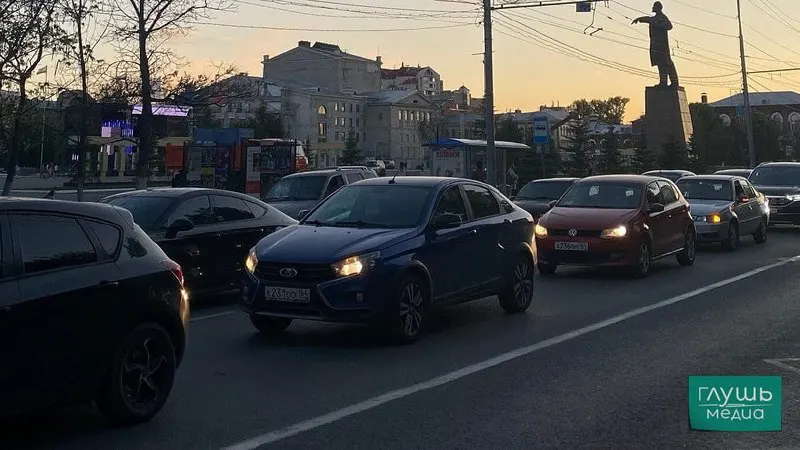 В этом году во Фрунзенском районе планируют реализовать депутатский проект по ремонту дорог. По результатам работ рассмотрят возможность дорожных ремонтов и в других районах города.
