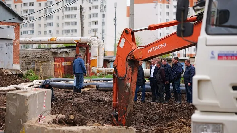 В Энгельсе введён режим ЧС из‑за повреждения коллектора. Водоснабжение начнут восстанавливать поэтапно с 14:00, однако после потребуется крупная замена трубы и повторное отключение.