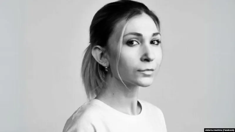 Украинская журналистка Виктория Рощина получила серьёзную травму незадолго до смерти — по версии полиции её содержали в антисанитарных условиях и подвергали насилию, в том числе во время этапирования.