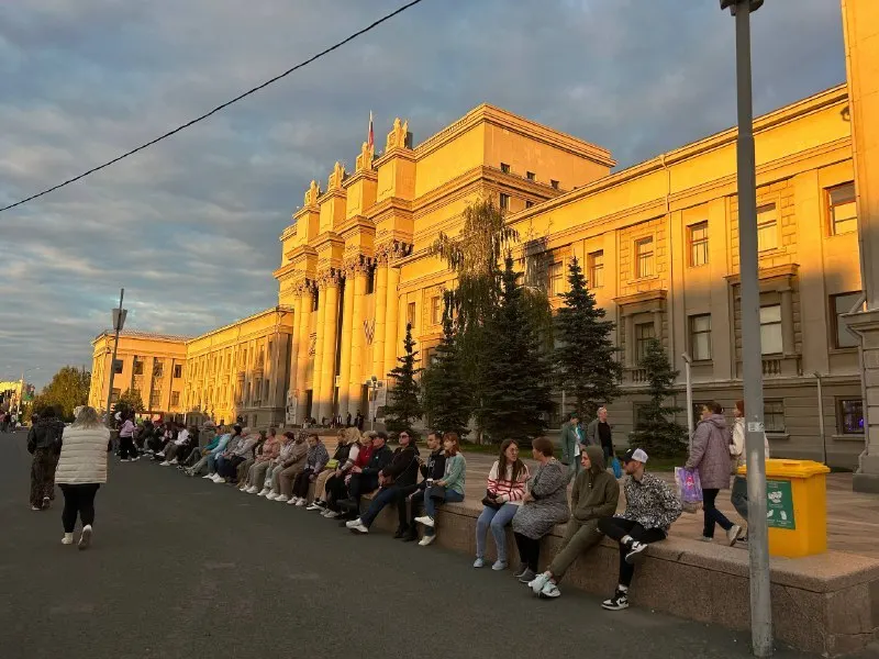 Прогнозы указывают на рекордное количество осадков в июне и на самый жаркий июль за пять лет. Готовьте лёгкую одежду и проверьте кондиционеры.
