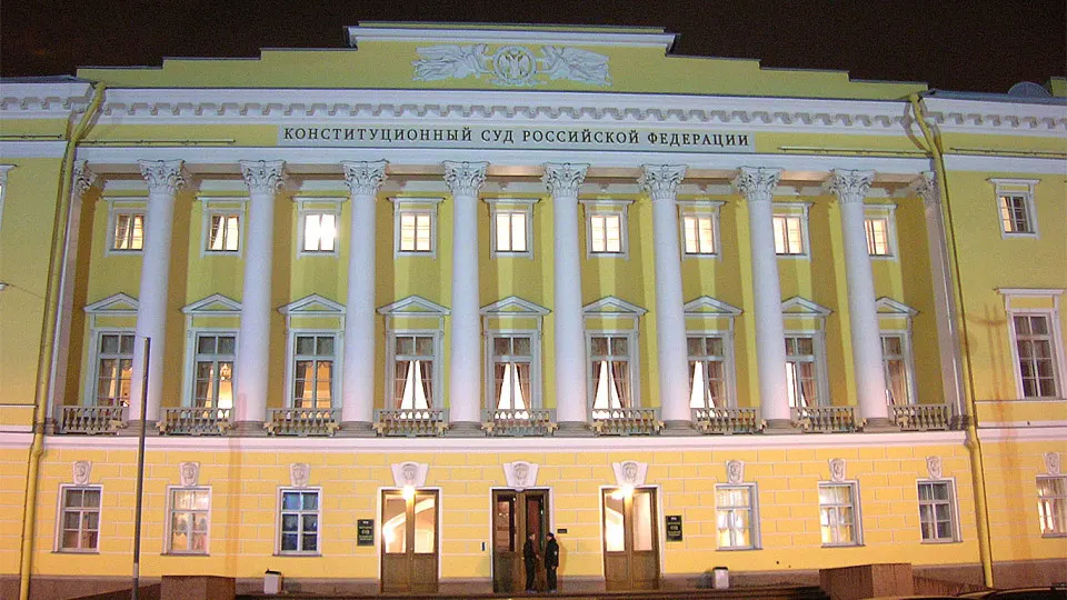 Председатель Конституционного суда заявил, что антикоррупционные иски прокуратуры не должны подпадать под обычные сроки давности. Такое решение укрепляет правовую базу для изъятия крупных активов и перераспределения собственности в пользу государства.