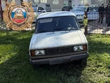 Утром 4 мая во время самопроизвольного съезда ВАЗ-2105 в кювет пострадала 72‑летняя пешеходка — женщину увезли в больницу с травмами.