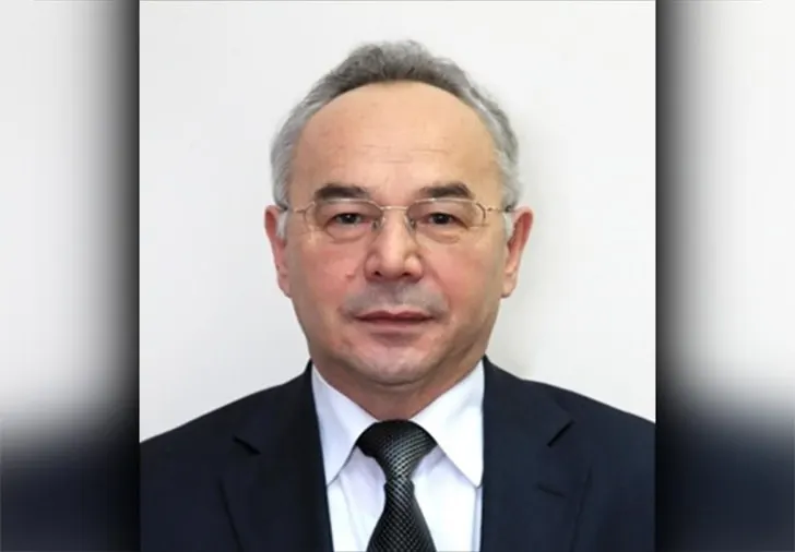 Арбитраж наложил арест на земельные участки и счета компаний, связанных с семьёй бывшего председателя Комитета по управлению муниципальной собственностью Уфы. Прокуратура требует признать сделки недействительными и вернуть участки в муниципальную собственность.