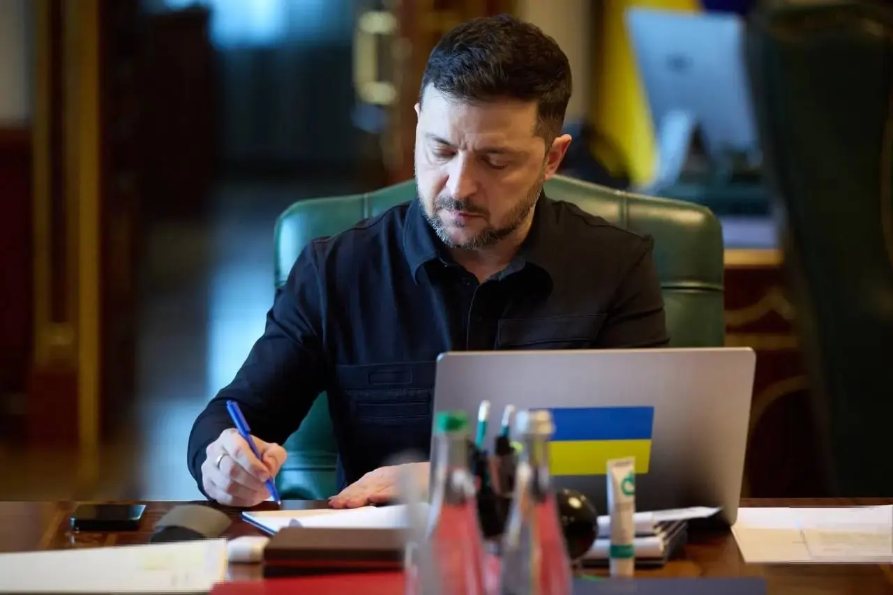 Президент Украины сообщил, что ВСУ прекратят огонь с 00:00 ночи на 6 мая и будут действовать зеркально; Киев заявляет, что не получал официального российского обращения о перемирии на 8–9 мая.