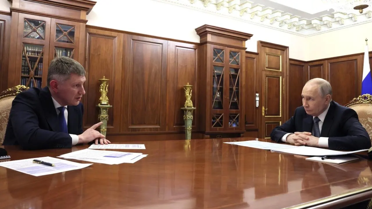 Глава Минэкономразвития доложил президенту, что Россия сокращает разрыв по ВВП на душу и по темпам роста опережает американскую экономику, несмотря на санкции; по данным МВФ, ВВП на душу в 2026 году составляет $18 530.