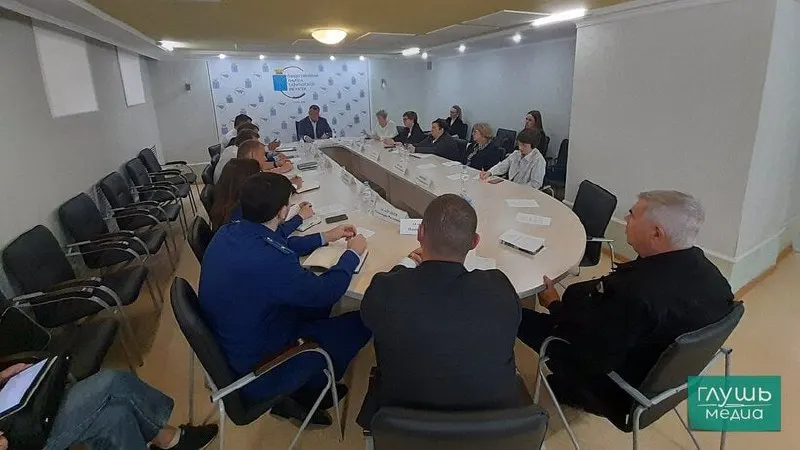 28 мая на обсуждении в Общественной палате региона сообщили, что долги за вывоз твердых бытовых отходов достигли около 800 млн рублей — этих средств хватило бы на покупку примерно 60 мусоровозов без лизинга.