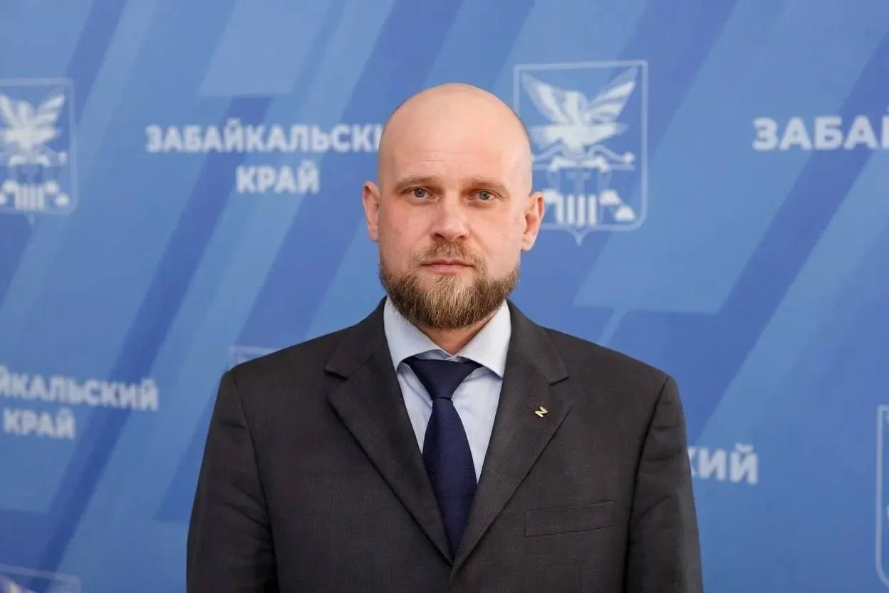 Алексей Юсупов покинул пост министра жилищно‑коммунального хозяйства Забайкальского края. И.о. заместителя председателя правительства — министра ЖКХ, энергетики, цифровизации и связи назначен Андрей Чибисов. Кратко о биографии и карьере.