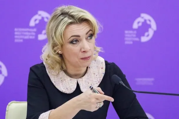 Официальный представитель МИД РФ заявила, что сотрудники Госдепа уведомляют российских дипломатов о том, что их дети, рождённые в США, автоматически признаны американскими гражданами; семьи, по её словам, не подавали соответствующих заявлений.